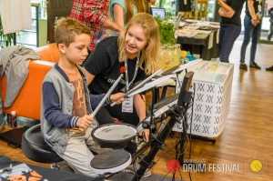 Muzyczny Dzień Matki - zajęcia perkusyjne dla rodziców z dziećmi