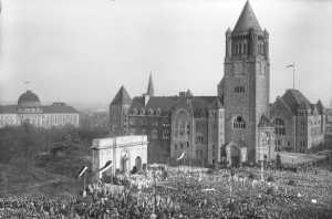 Konferencja prasowa na temat historii powstania i zburzenia przez Niemcy w 1939 r. Pomnika Najświętszego Serca Pana Jezusa zwanego Pomnikiem Wdzięczności 